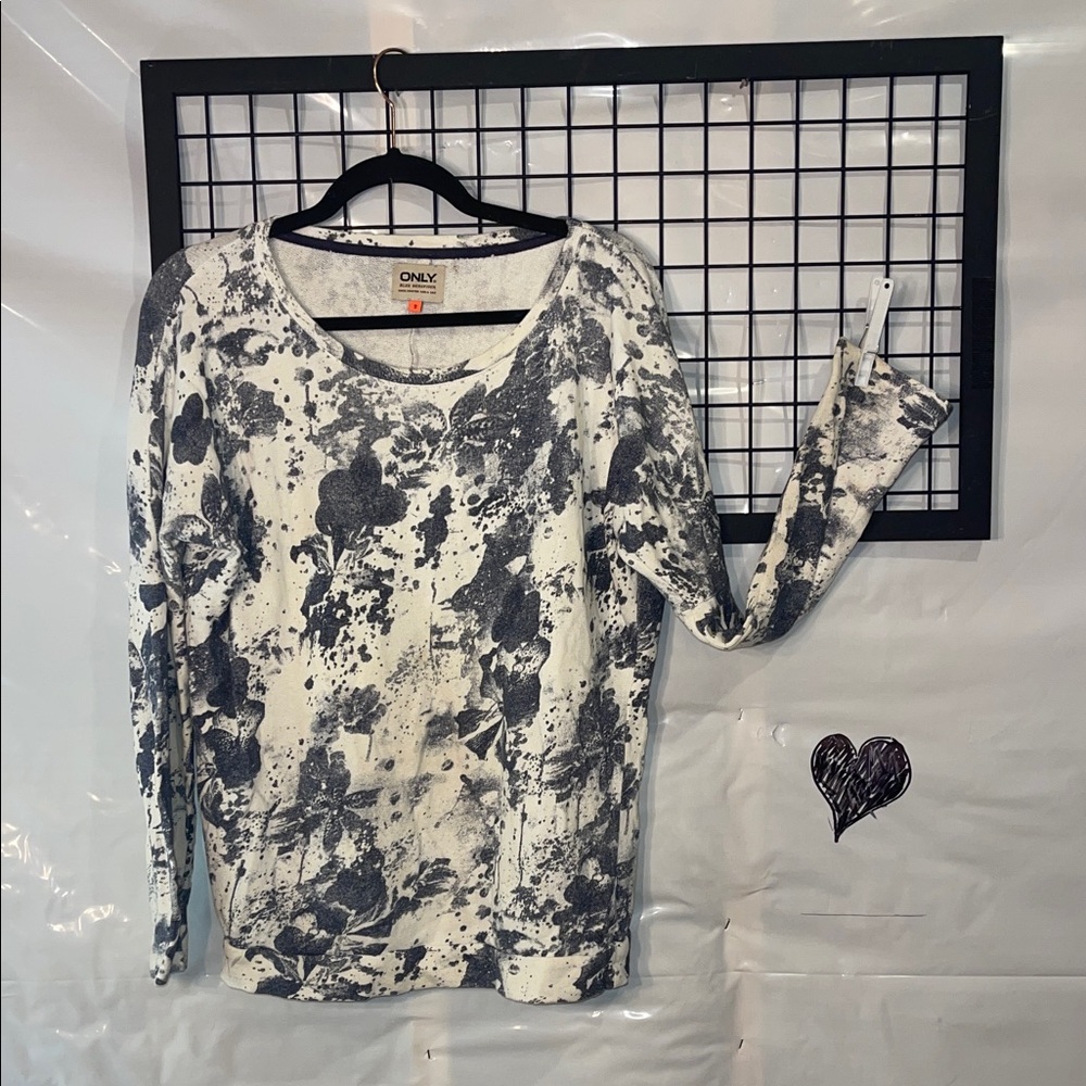ONLY Abstract Long Sleeve light cotton sweatshirt